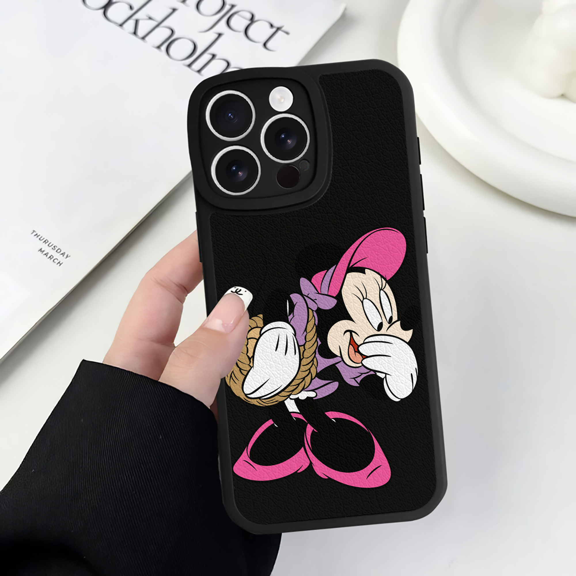 （画像用） ミッキーマウス Mickey Mouse 【iPhone 16シリーズ対応】シリコンスマホケース（レザー調） 材質：シリコン